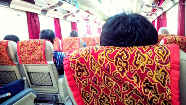 Sandaran kursi di kereta Cirebon Ekspres