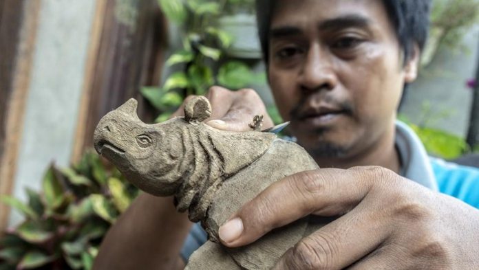 kerajinan-ukiran-badak-jawa_169